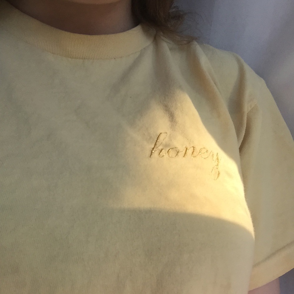 Honey cropped tee🍯